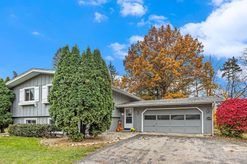 3621 Thornhill Ave, Kalamazoo, MI 49004-3166