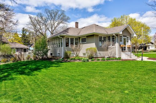 8 Pomeroy Ave, Bull Valley, IL 60014-5921