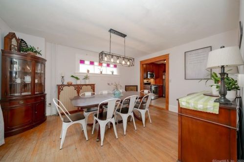 6 Harris St, Enfield CT 06082 exterior