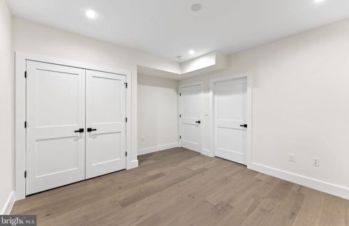 1327 Mayflower Dr, Mc Lean VA 22101-3405 exterior