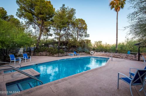 6274 Campbell Ave, Tucson AZ  85718-3150 exterior