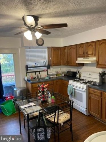 429 Pleasant St, Hanover PA  17331-2626 exterior