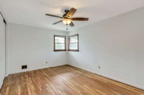 6 Gaymor Ln, Commack NY 11725-1305 exterior