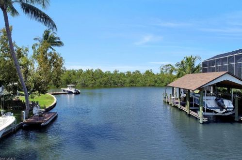 1765 Hbr Ln, Naples FL 34104-0317 exterior