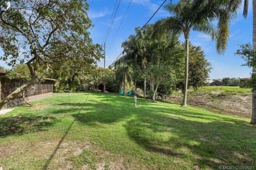 1460 Sunshine, Fort Pierce FL 34952-6009 exterior