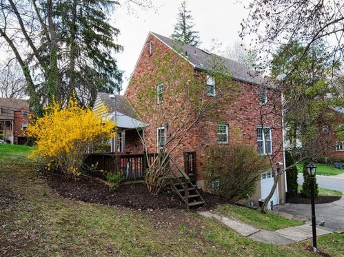 805 Fruithurst Dr, Pittsburgh PA 15228-2565 exterior