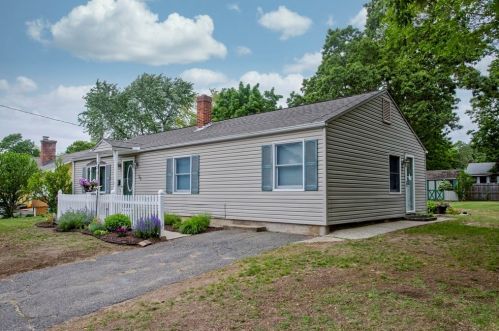 33 Greenpoint Cir, Chicopee, MA 01020-3909