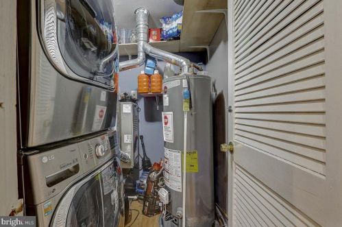 521 Riv Dr, Camden NJ 08110-2917 exterior