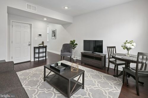 1409 Hopkins St, Washington DC 20036-5922 exterior