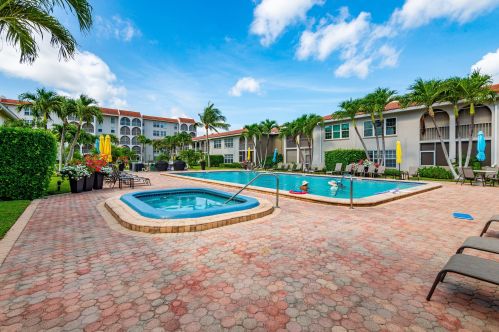 250 20th St, Boca Raton FL  33431-8040 exterior