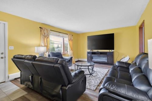 156 Avery St, Manchester CT 06042-1756 exterior