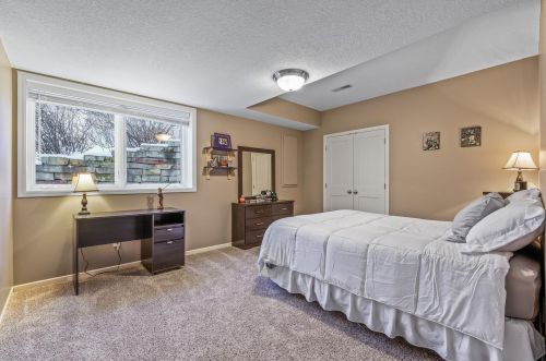 3211 Crestmoor Dr, Saint Paul MN 55125-5010 exterior