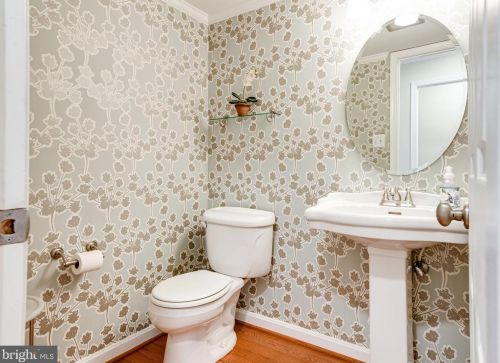 2122 Rampart Dr, Alexandria VA exterior