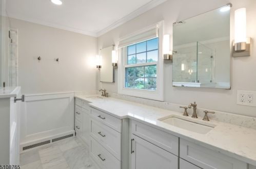 162 Bee Mdw Pkwy, Whippany NJ exterior