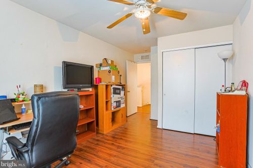 1537 19 St, Philadelphia PA 19121-4120 exterior