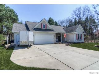 9198 Edgewood Cir, Linden, MI 48451-8589