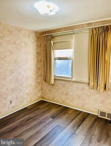 8125 Farnsworth St, Philadelphia PA 19152-3008 exterior