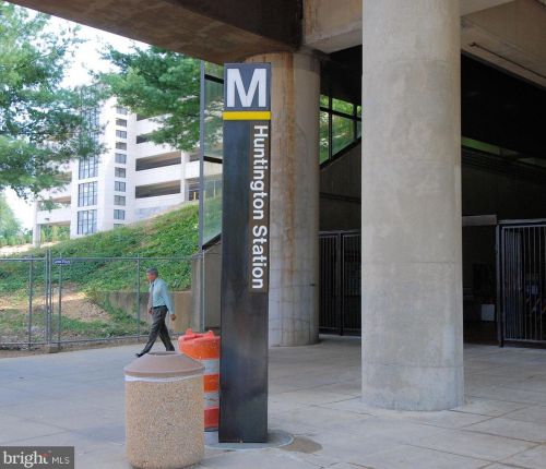 1507 Belle View Blvd, Alexandria VA 22307-6713 exterior