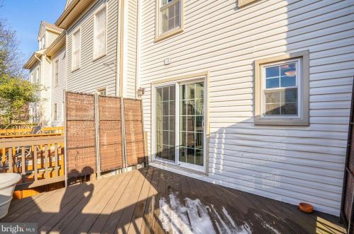 7818 Colonial Springs Blvd, Alexandria VA  22306-2864 exterior