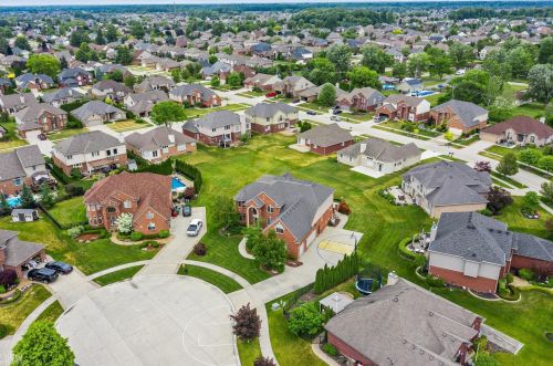 49492 Evanston Ct, Macomb Township, MI 48044-9701