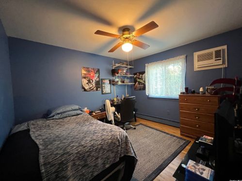 1040 Walnut Ave, Bohemia NY 11716-2176 exterior