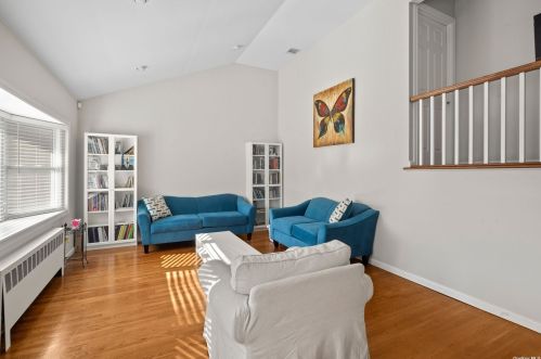 51 Murdock St, Huntington Station NY  11746-4345 exterior