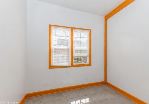 8029 Eberhart Ave, Chicago IL 60637-2411 exterior