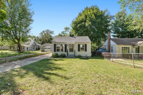 1717 Hanchett Ave, Grand Rapids, MI 49504-2716