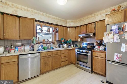 526 Longshore Ave, Philadelphia PA 19111-4424 exterior