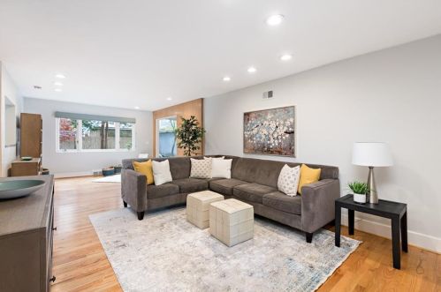 29 Lincoln Ave, Providence, RI 02906-5707