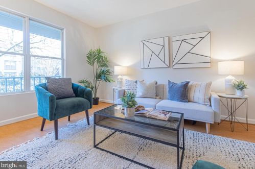 17 Kinsman View Cir, Silver Spring, MD 20901-1652