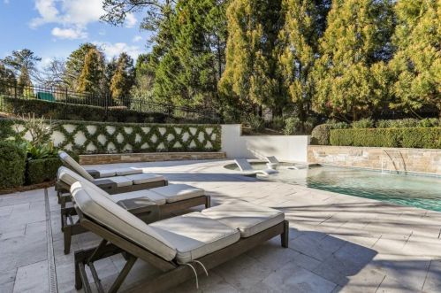 5625 Cross Gate Dr, Atlanta GA 30327-4815 exterior