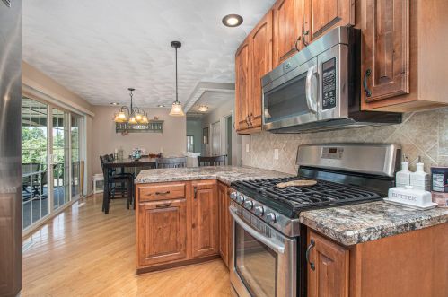 8551 Riverview Dr, Kalamazoo MI 49004-8612 exterior