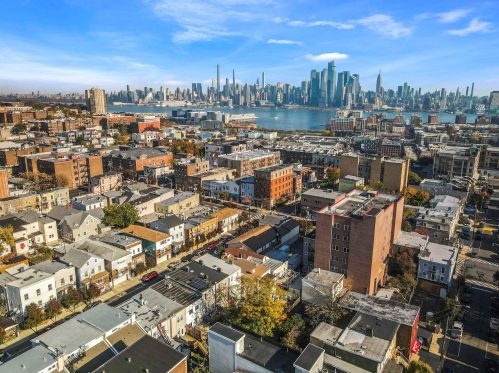 419 St, Union City NJ 07087-4024 exterior