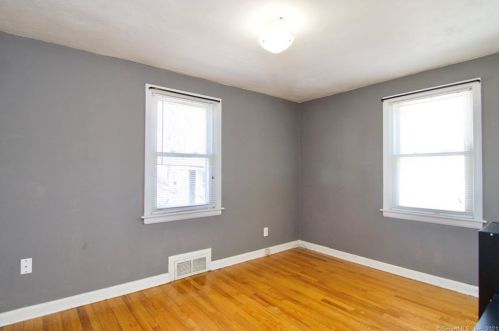 3 Colony Rd, Enfield CT 06082-2438 exterior