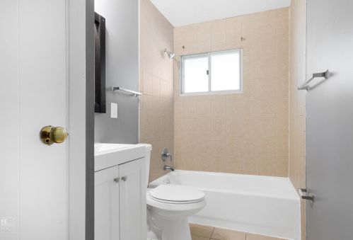 2010 Glen Flora Ave, Waukegan IL 60085-1304 exterior