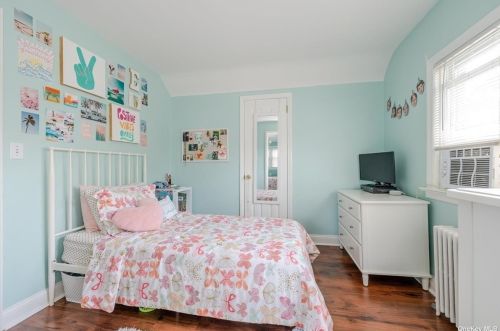 151 Gordon Rd, Valley Stream NY 11581-2108 exterior