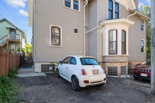 920 Pleasant St, Milwaukee WI  53202-2121 exterior