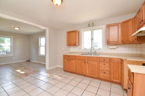 105 Lyons St, Springfield MA 01151-1610 exterior