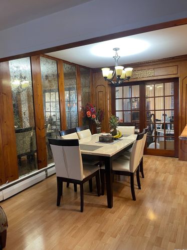 42 Ivanhoe Pl, Valley Stream, NY 11580-2904