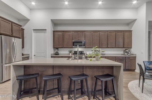 8513 22 Dr, Phoenix AZ 85041-7712 exterior