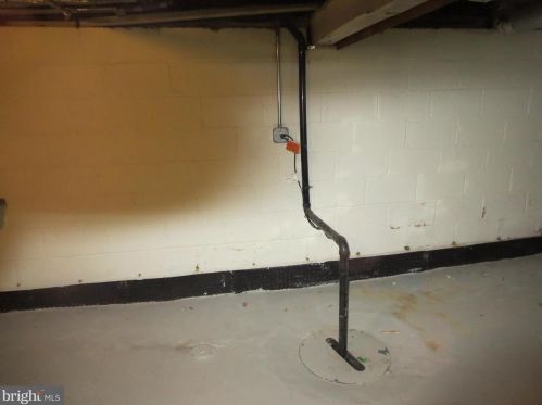 15 Oakland Ave, Camden NJ 08107-1211 exterior