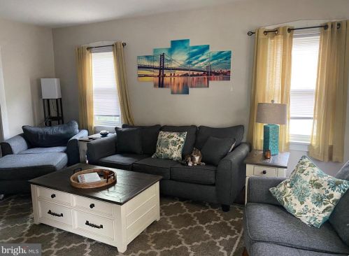 317 Oakland Ave, Camden NJ 08107-1211 exterior