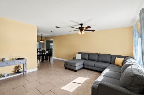 2032 Hideaway Cir, Fort Pierce FL 34952-4802 exterior