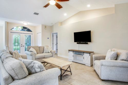 2779 Eagle Dr, Fort Pierce FL  34984-8919 exterior