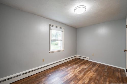 17 Arthur Ave, Enfield CT 06082-2502 exterior