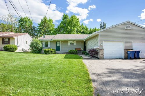 1900 Burton, Grand Rapids MI 49506-4620 exterior