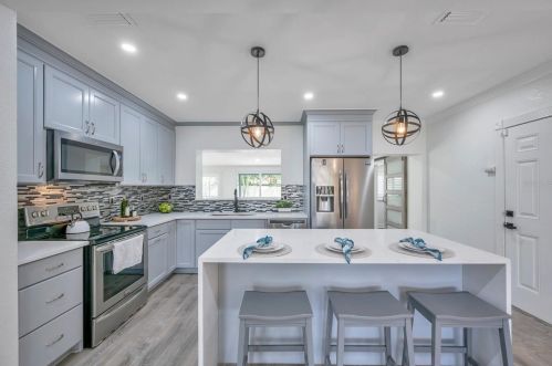 3912 Bay View Ave, Tampa FL  33611-1234 exterior