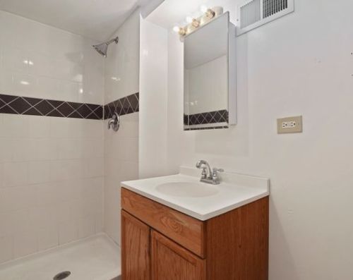 6152 Ellis Ave, Chicago IL 60637-2614 exterior