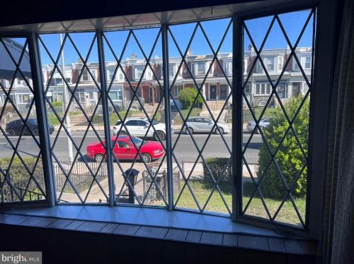 6138 Chestnut St, Philadelphia, PA 19139-3011